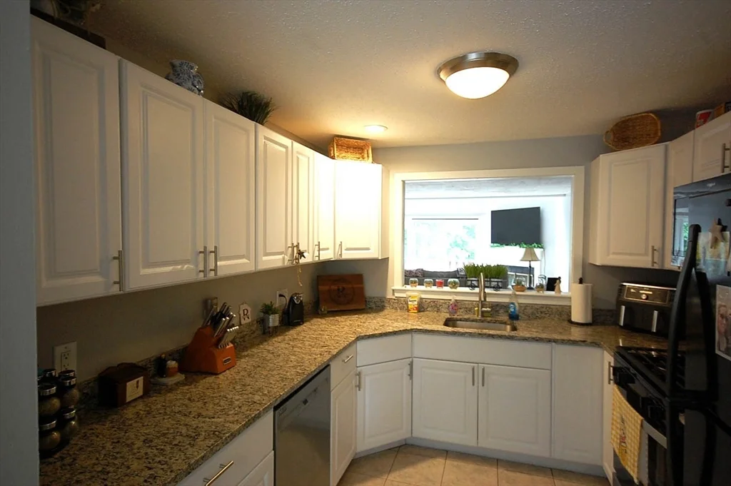 2 bed, 2 bath apartment for rent at 12 Hawthorne Vlg Unit C, Franklin — photo 3 of 18