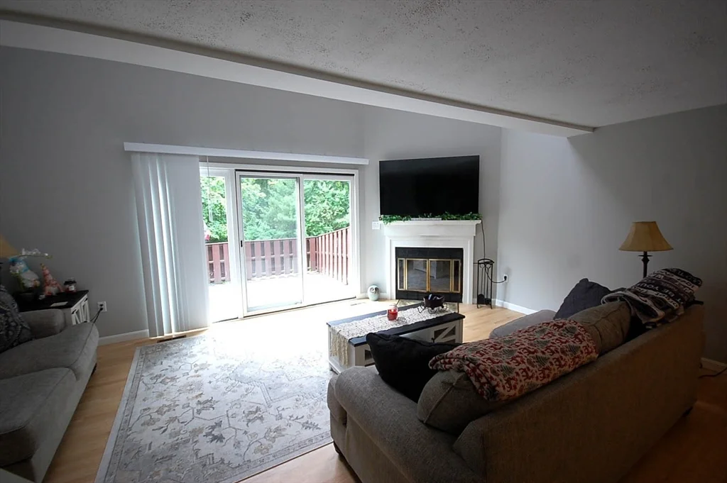 2 bed, 2 bath apartment for rent at 12 Hawthorne Vlg Unit C, Franklin — photo 4 of 18