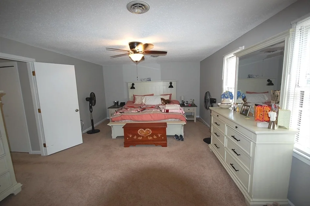 2 bed, 2 bath apartment for rent at 12 Hawthorne Vlg Unit C, Franklin — photo 8 of 18