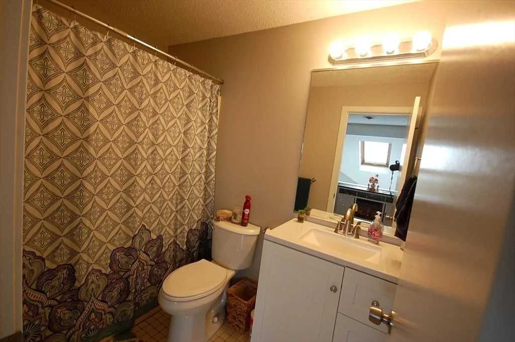 2 bed, 2 bath apartment for rent at 12 Hawthorne Vlg Unit C, Franklin — photo 9 of 18