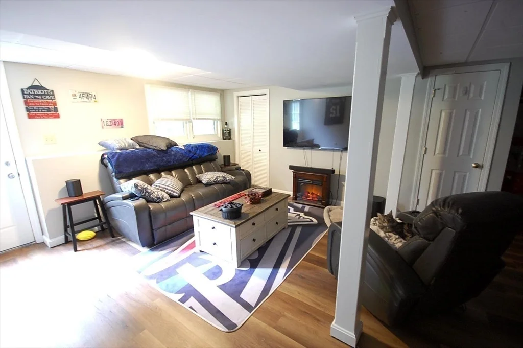 2 bed, 2 bath apartment for rent at 12 Hawthorne Vlg Unit C, Franklin — photo 11 of 18