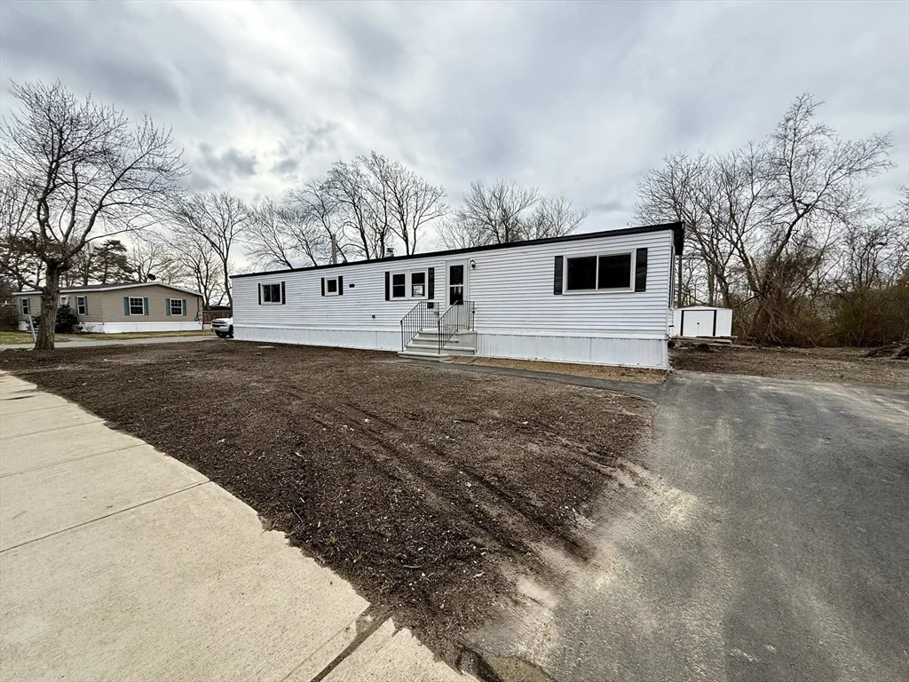 2 bed, 2 bath apartment for rent at 12 Hayes St Unit 12, Salisbury — photo 2 of 25