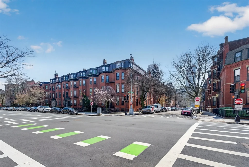 1 bed, 2 bath apartment for rent at 12 Hereford Unit 2, Back Bay — photo 23 of 24