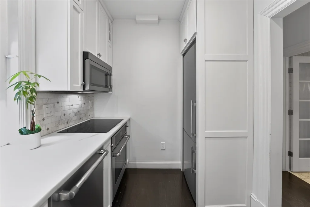 1 bed, 2 bath apartment for rent at 12 Hereford Unit 2, Back Bay — photo 4 of 24