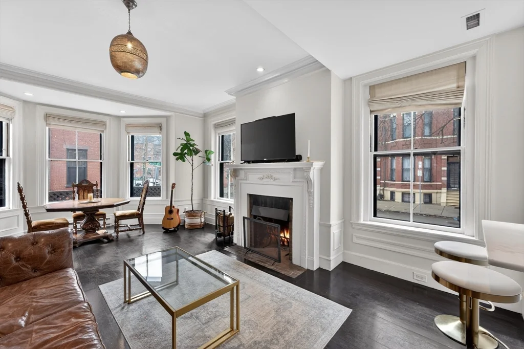 1 bed, 2 bath apartment for rent at 12 Hereford Unit 2, Back Bay — photo 10 of 24