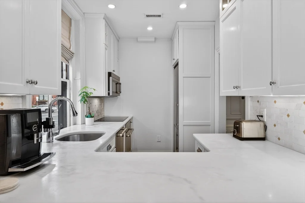 1 bed, 2 bath apartment for rent at 12 Hereford Unit 2, Back Bay — photo 6 of 24
