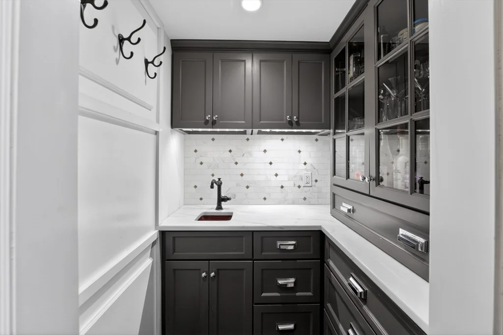 1 bed, 2 bath apartment for rent at 12 Hereford Unit 2, Back Bay — photo 3 of 24