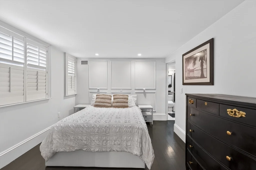 1 bed, 2 bath apartment for rent at 12 Hereford Unit 2, Back Bay — photo 16 of 24