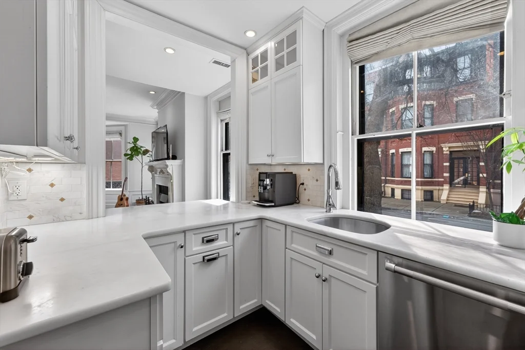 1 bed, 2 bath apartment for rent at 12 Hereford Unit 2, Back Bay