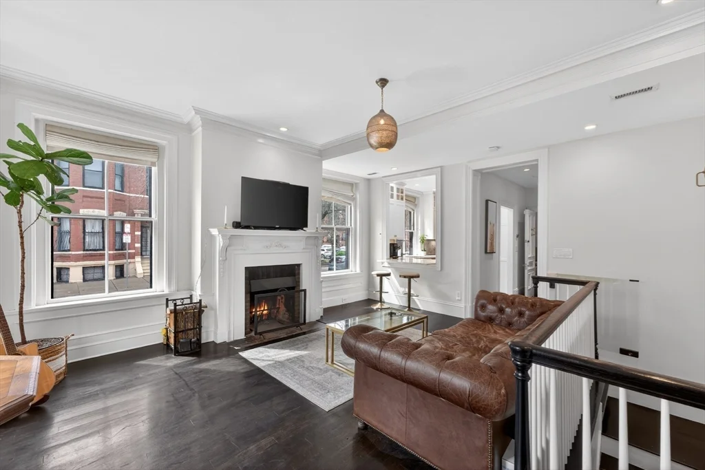 1 bed, 2 bath apartment for rent at 12 Hereford Unit 2, Back Bay — photo 7 of 24