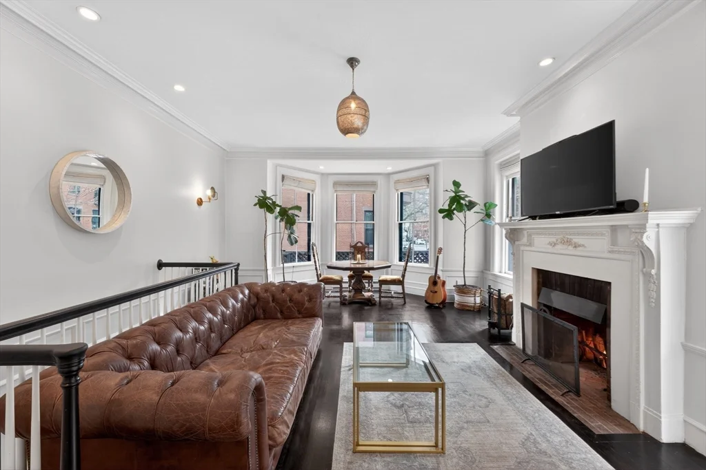 1 bed, 2 bath apartment for rent at 12 Hereford Unit 2, Back Bay — photo 8 of 24