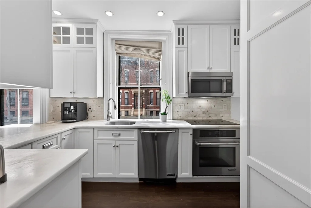 1 bed, 2 bath apartment for rent at 12 Hereford Unit 2, Back Bay — photo 5 of 24