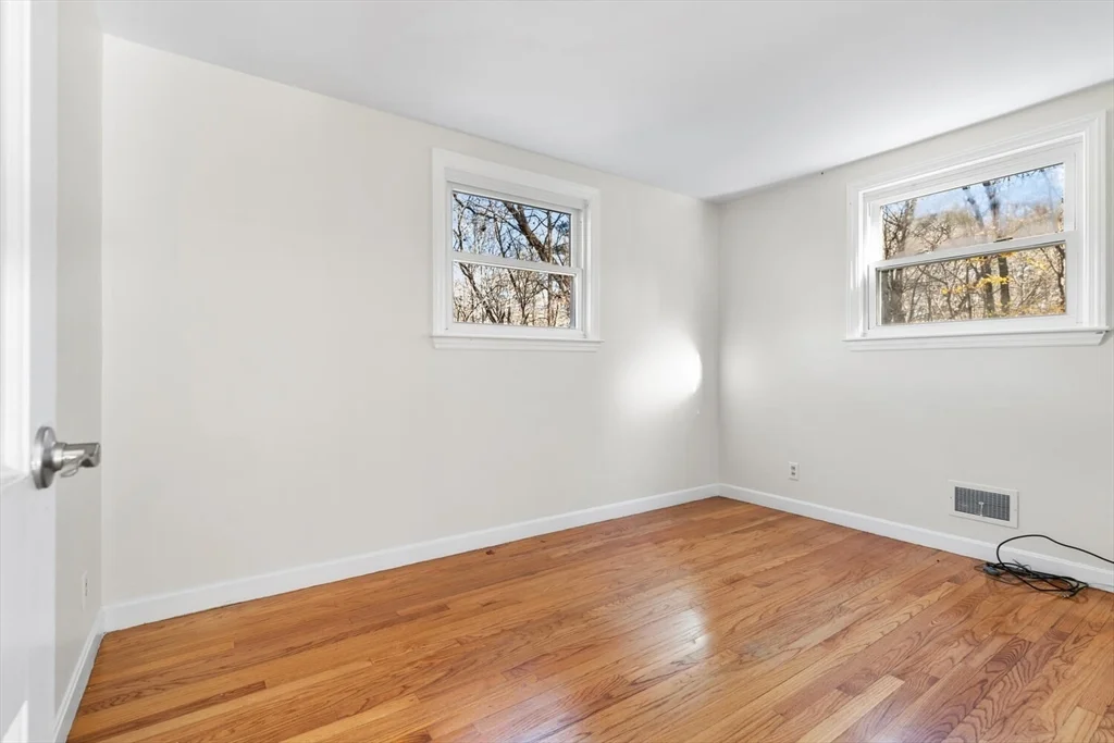 5 bed, 2 bath apartment for rent at 12 Hickory Ln Unit 12, Burlington — photo 16 of 35