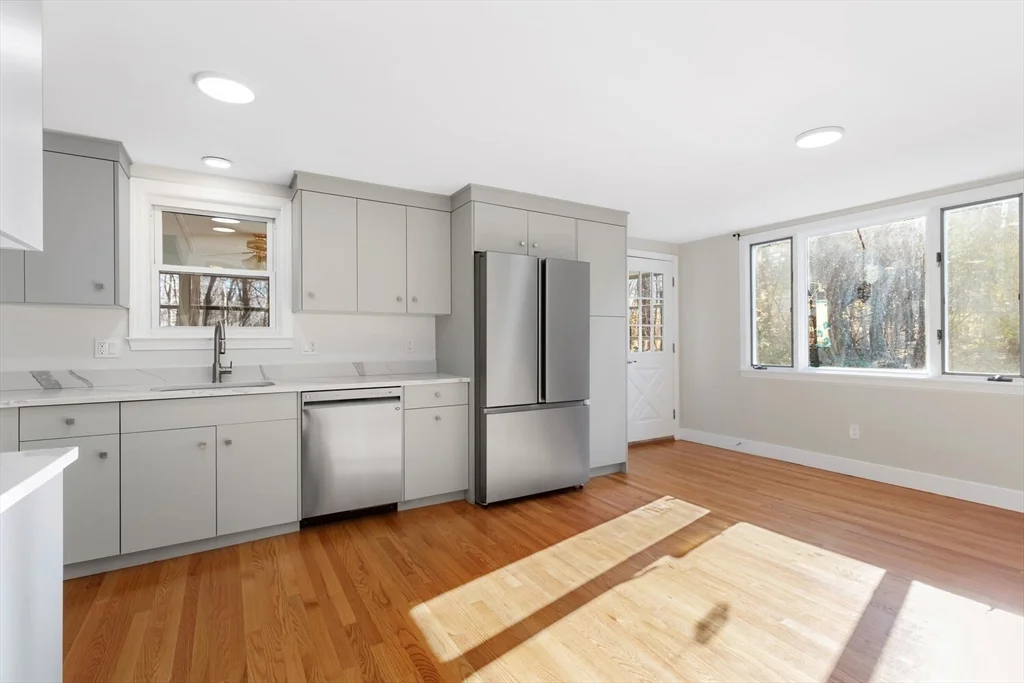 5 bed, 2 bath apartment for rent at 12 Hickory Ln Unit 12, Burlington — photo 11 of 35