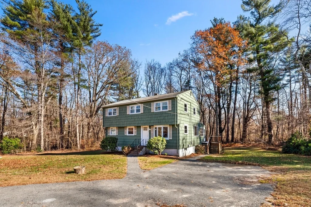 5 bed, 2 bath apartment for rent at 12 Hickory Ln Unit 12, Burlington — photo 1 of 35