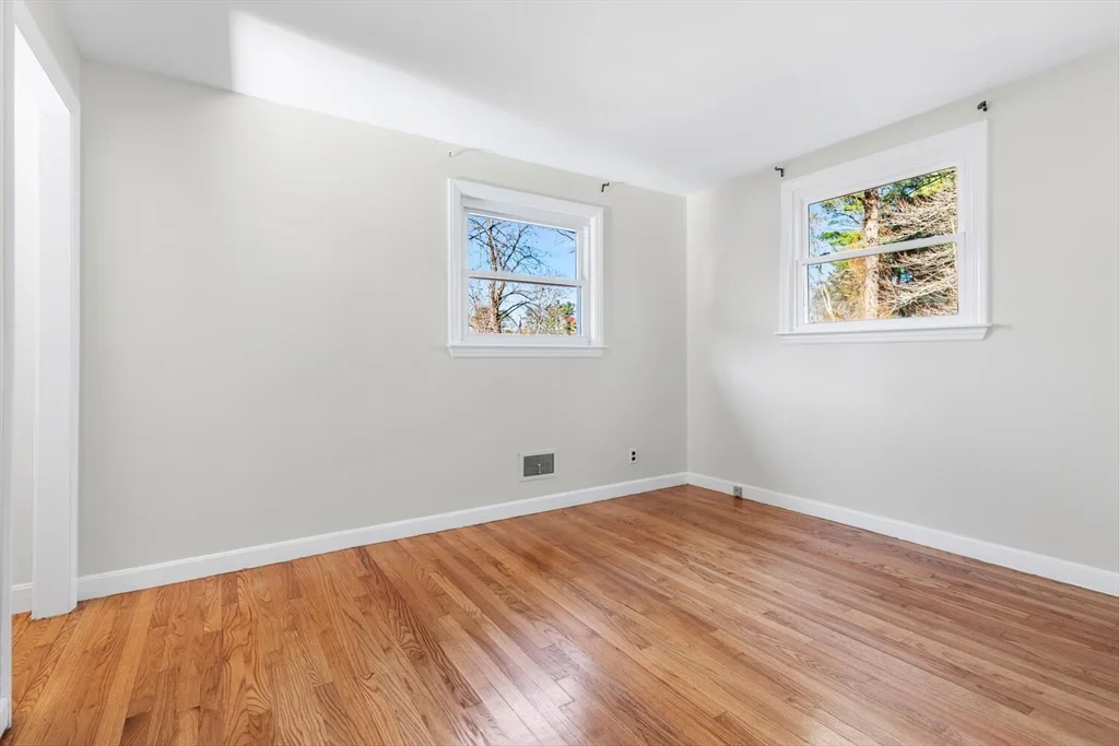 5 bed, 2 bath apartment for rent at 12 Hickory Ln Unit 12, Burlington — photo 15 of 35