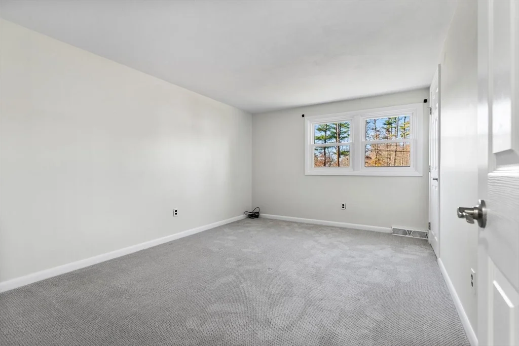 5 bed, 2 bath apartment for rent at 12 Hickory Ln Unit 12, Burlington — photo 22 of 35