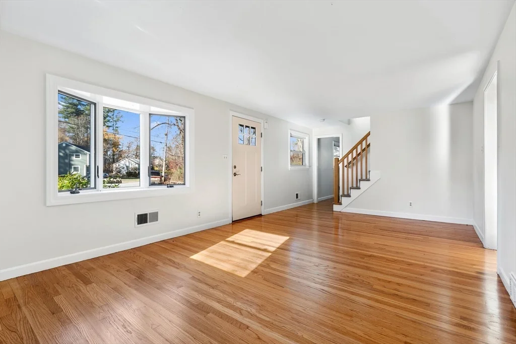 5 bed, 2 bath apartment for rent at 12 Hickory Ln Unit 12, Burlington — photo 8 of 35