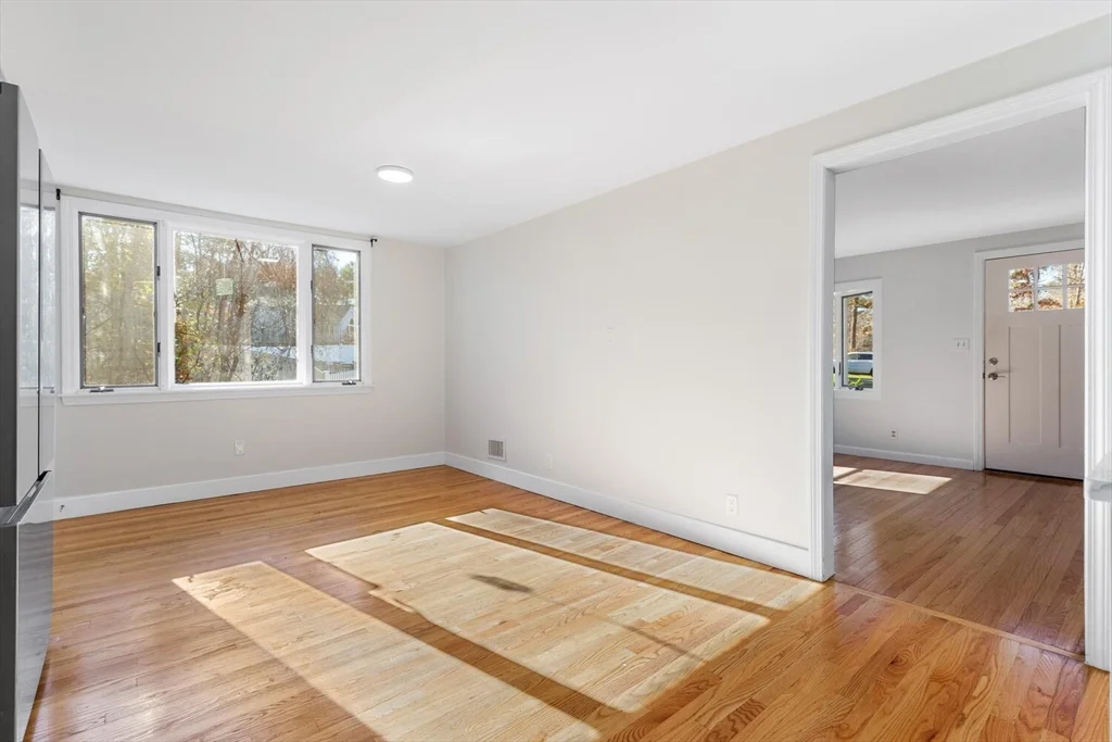 5 bed, 2 bath apartment for rent at 12 Hickory Ln Unit 12, Burlington — photo 13 of 35