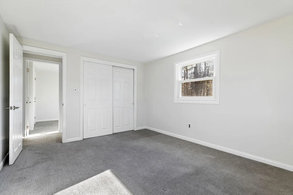 5 bed, 2 bath apartment for rent at 12 Hickory Ln Unit 12, Burlington — photo 26 of 35