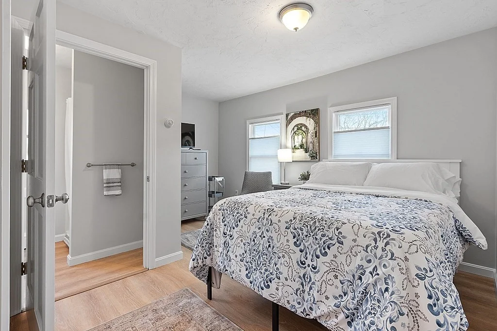 8+ bed, 4+ bath apartment for rent at 12 Hollis St Unit 1, Pepperell — photo 7 of 12