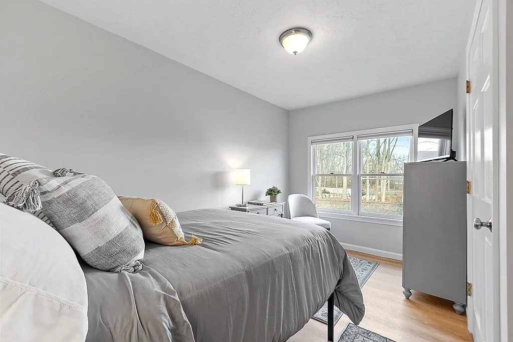 8+ bed, 4+ bath apartment for rent at 12 Hollis St Unit 1, Pepperell — photo 9 of 12