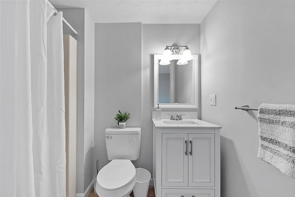 8+ bed, 4+ bath apartment for rent at 12 Hollis St Unit 1, Pepperell — photo 10 of 12