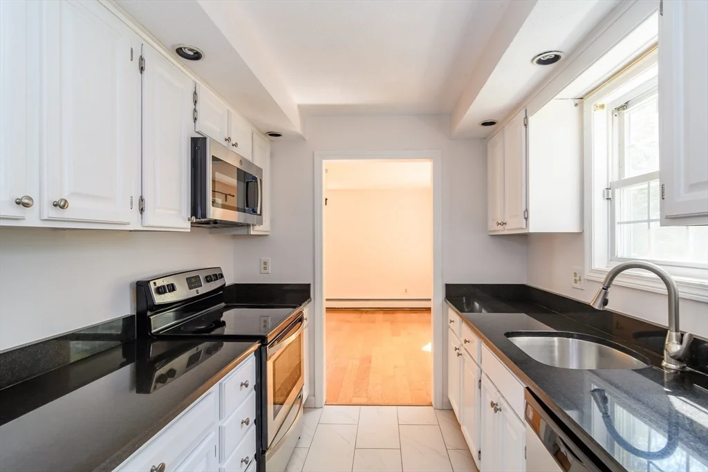 3 bed, 1 bath apartment for rent at 12 Homeward Ln Unit 12, Natick — photo 5 of 19