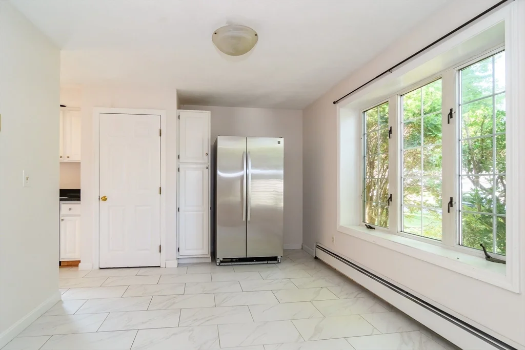 3 bed, 1 bath apartment for rent at 12 Homeward Ln Unit 12, Natick — photo 2 of 19