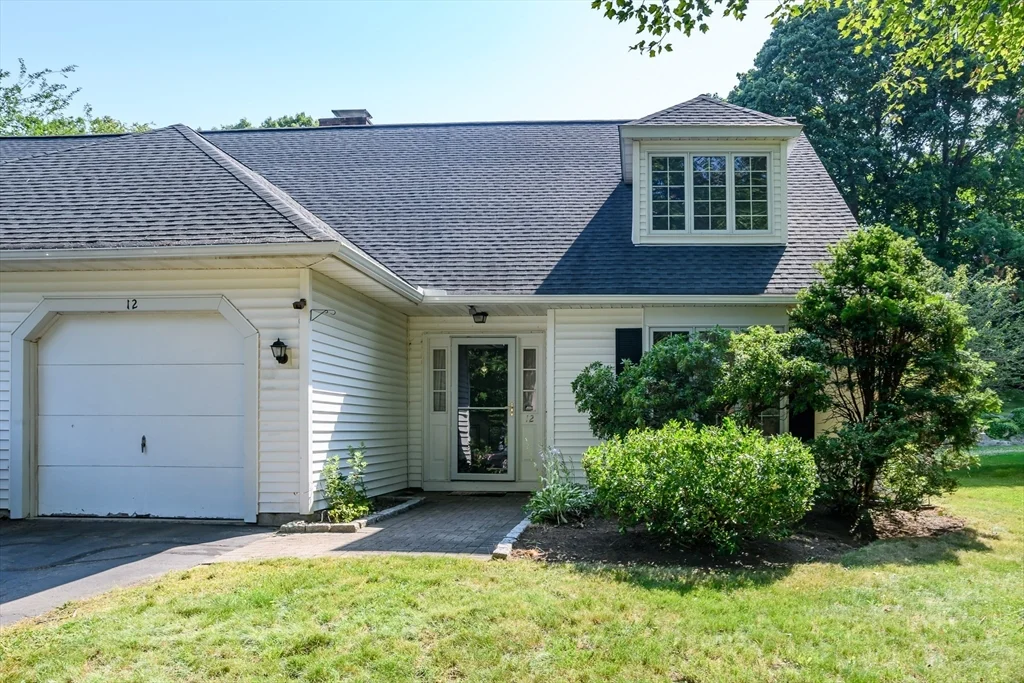 3 bed, 1 bath apartment for rent at 12 Homeward Ln Unit 12, Natick — photo 1 of 19