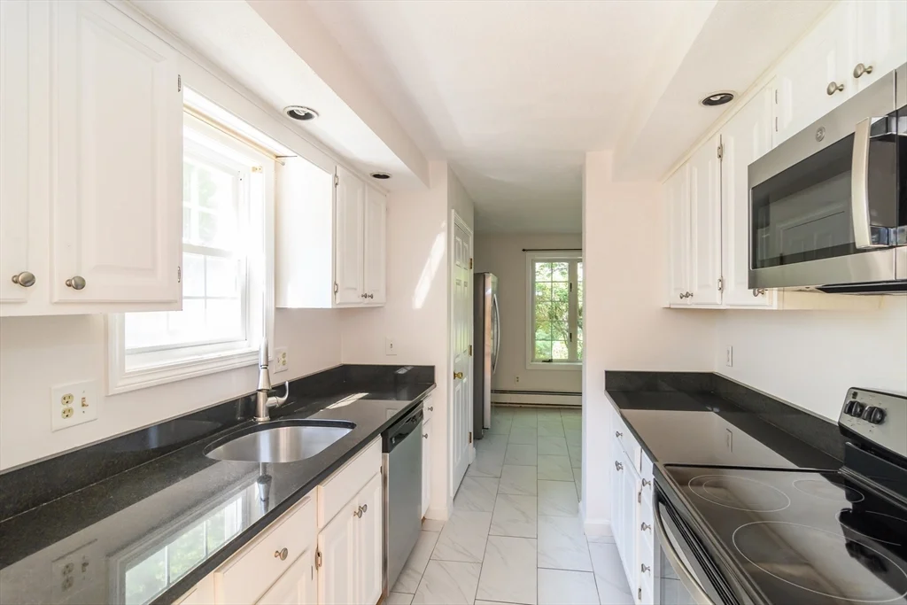 3 bed, 1 bath apartment for rent at 12 Homeward Ln Unit 12, Natick — photo 4 of 19