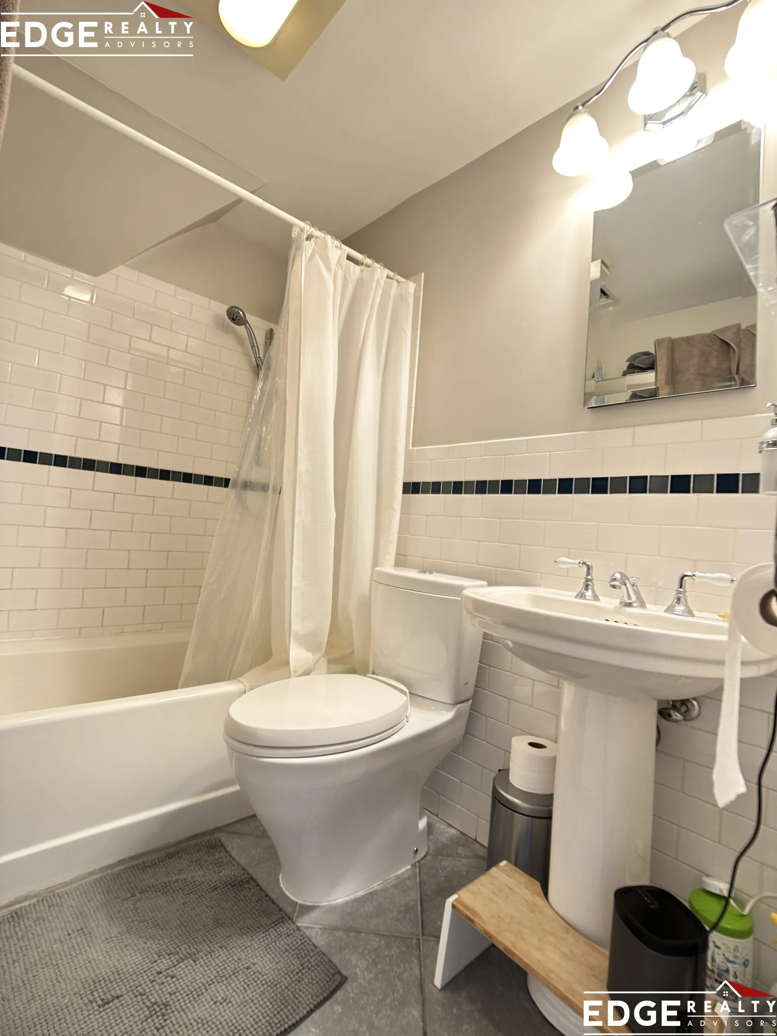 5 bed, 2.5 bath apartment for rent at 12 Hopedale St Unit 1, Allston — photo 12 of 18