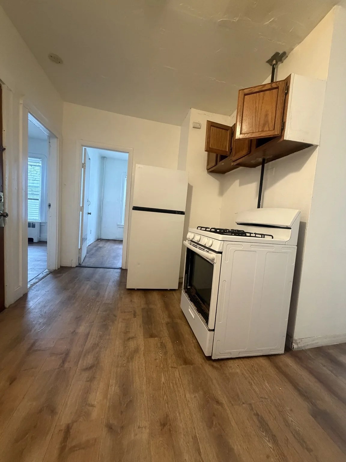 2 bed, 1 bath apartment for rent at 12 Houghton St Unit 2, Lynn — photo 4 of 8