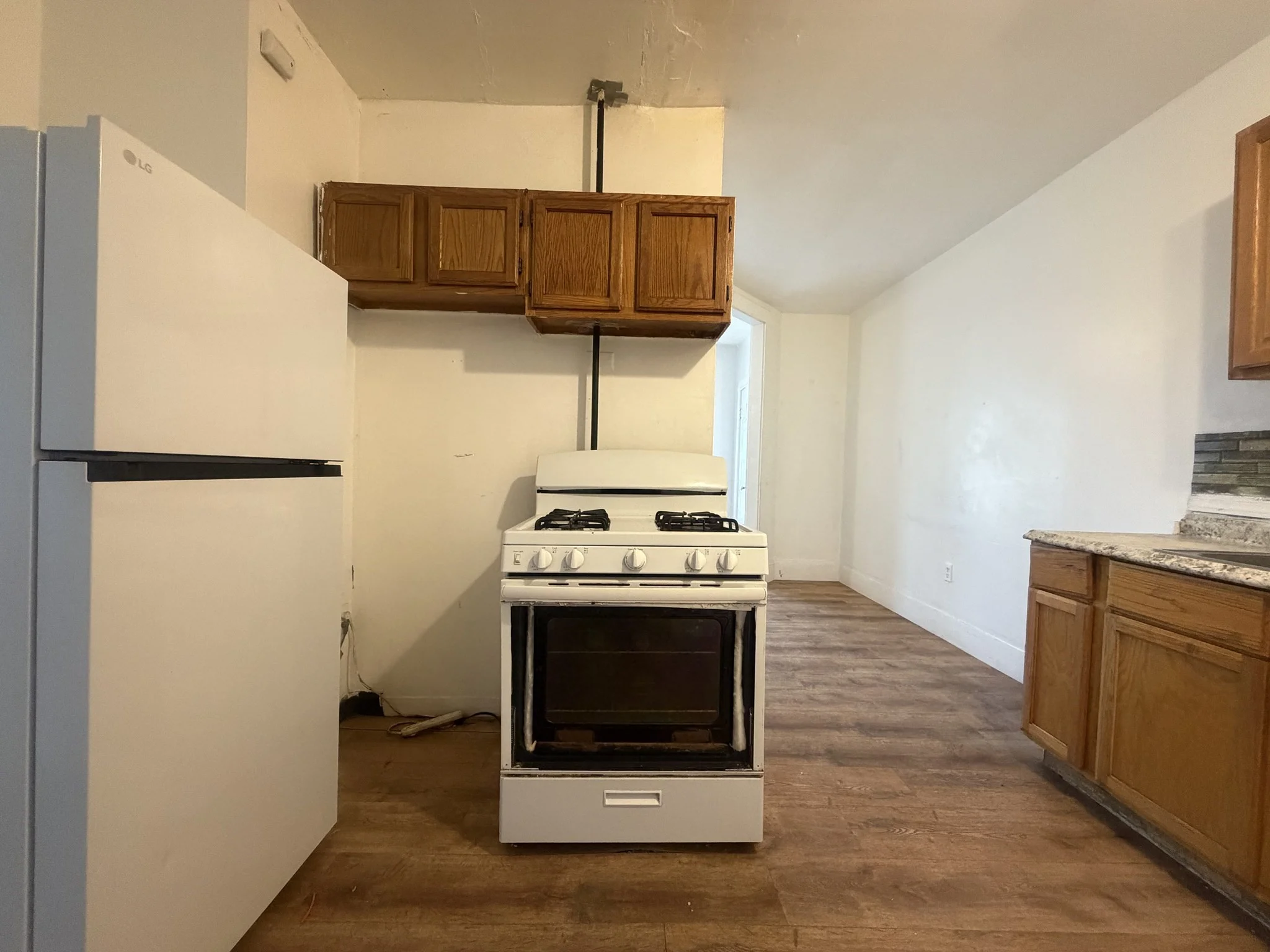 2 bed, 1 bath apartment for rent at 12 Houghton St Unit 2, Lynn — photo 3 of 8