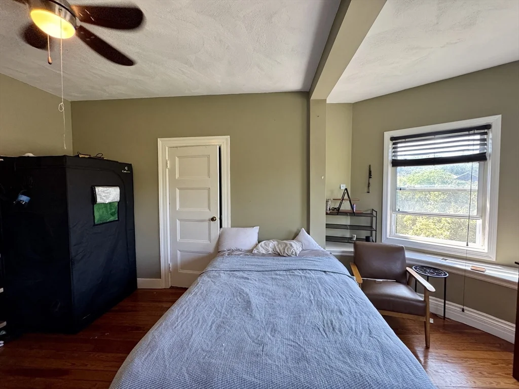 3 bed, 1 bath apartment for rent at 12 Humboldt Ave Unit 3, Roxbury — photo 15 of 27