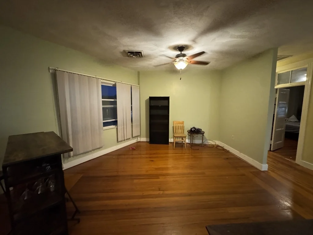 3 bed, 1 bath apartment for rent at 12 Humboldt Ave Unit 3, Roxbury — photo 10 of 27