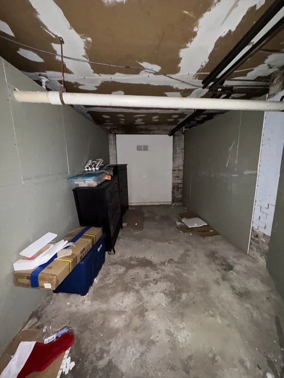 3 bed, 1 bath apartment for rent at 12 Humboldt Ave Unit 3, Roxbury — photo 24 of 27