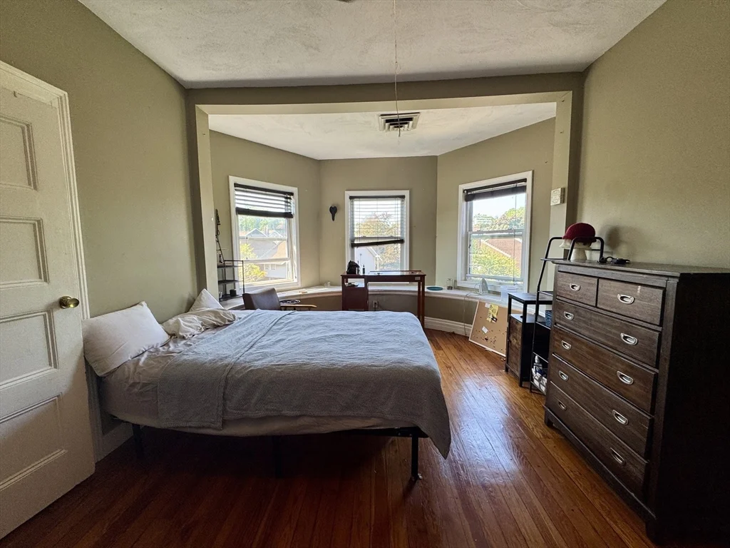 3 bed, 1 bath apartment for rent at 12 Humboldt Ave Unit 3, Roxbury — photo 16 of 27