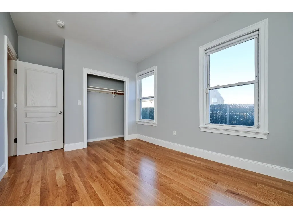 3 bed, 1 bath apartment for rent at 12 Humboldt Pl Unit 3, South Boston — photo 5 of 13