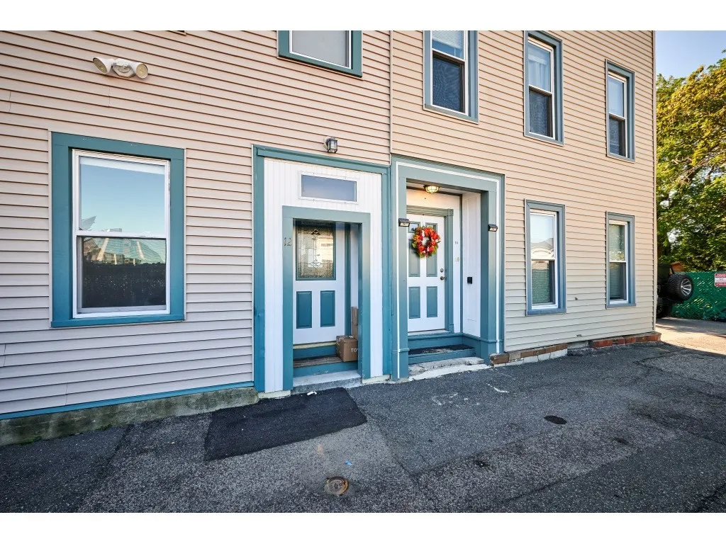 3 bed, 1 bath apartment for rent at 12 Humboldt Pl Unit 3, South Boston — photo 8 of 13