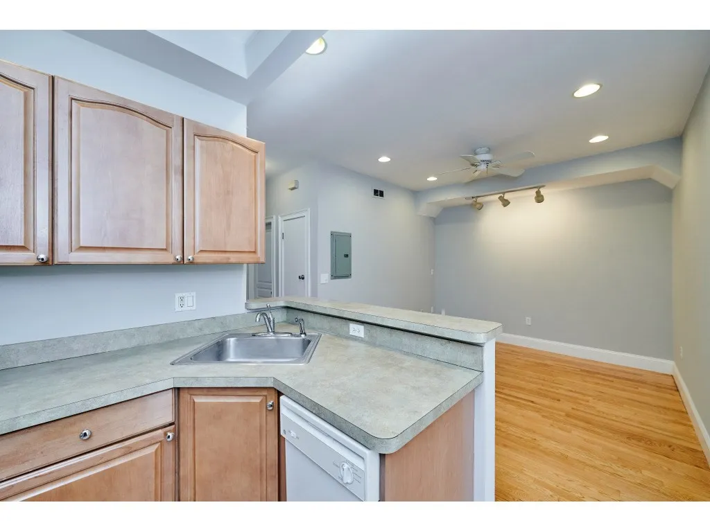 3 bed, 1 bath apartment for rent at 12 Humboldt Pl Unit 3, South Boston — photo 10 of 13