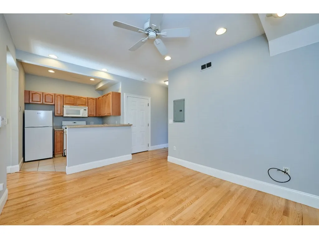 3 bed, 1 bath apartment for rent at 12 Humboldt Pl Unit 3, South Boston — photo 13 of 13