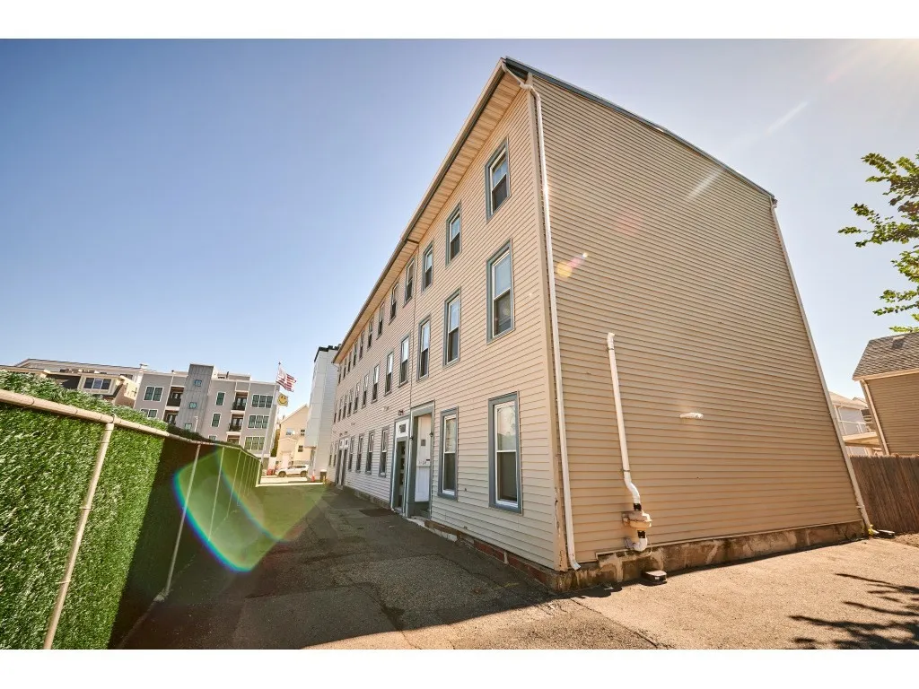 3 bed, 1 bath apartment for rent at 12 Humboldt Pl Unit 3, South Boston — photo 11 of 13