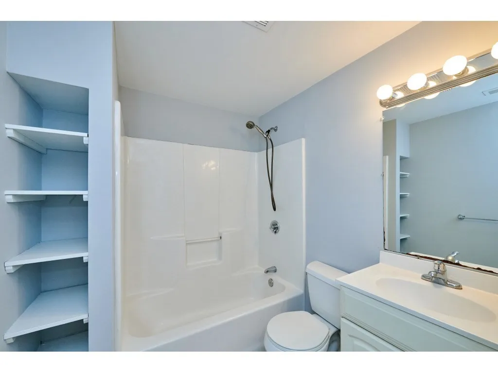 3 bed, 1 bath apartment for rent at 12 Humboldt Pl Unit 3, South Boston — photo 6 of 13
