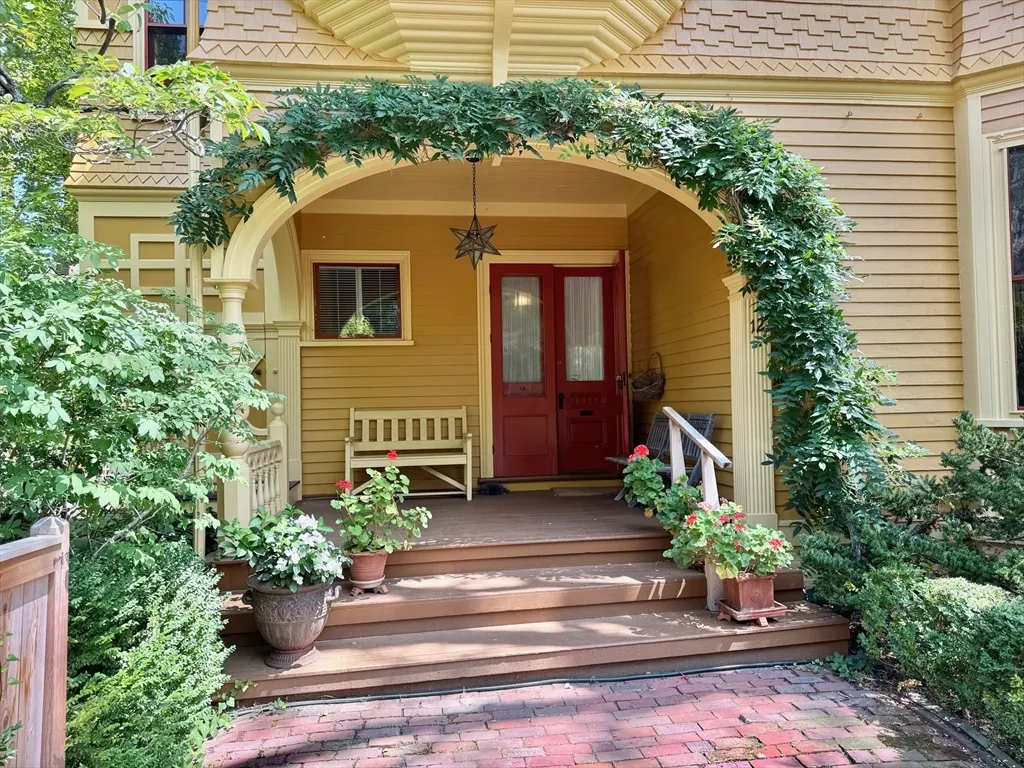1 bed, 1 bath apartment for rent at 12 Humboldt St Unit B, Neighborhood Nine — photo 1 of 27