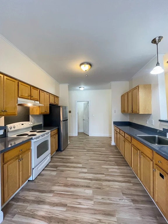 3 bed, 1 bath apartment for rent at 12 Humphreys Unit 8, Dorchester — photo 6 of 7