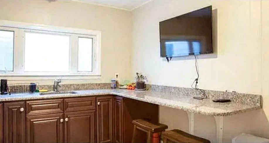 2 bed, 1 bath apartment for rent at 12 Hunting St Unit 2, Wellington-Harrington — photo 1 of 5