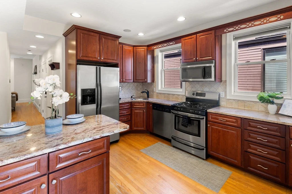 3 bed, 1 bath apartment for rent at 12 I St Unit 3, South Boston — photo 6 of 22
