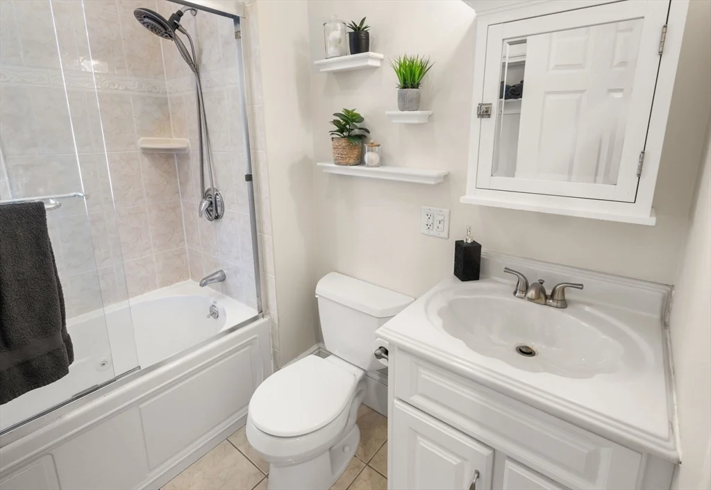 3 bed, 1 bath apartment for rent at 12 I St Unit 3, South Boston — photo 13 of 22