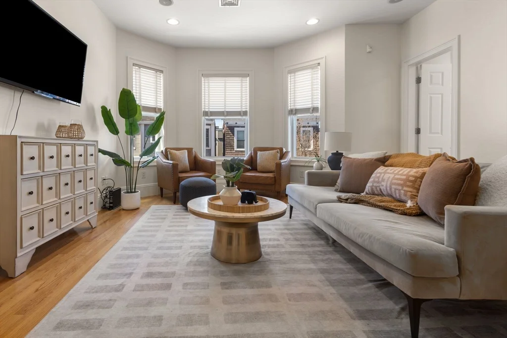 3 bed, 1 bath apartment for rent at 12 I St Unit 3, South Boston